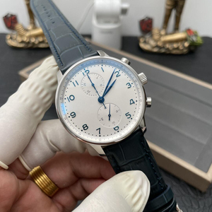 Montre chronographe classique à la mode et luxueuse pour hommes avec double cadran en acier inoxydable de haute qualité et mouvement en titane - Product Image 3