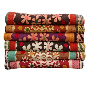 Wholesale Beautiful Applique Design Floral Cotton Quilt - Product Image 1