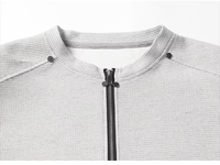 Camiseta de manga larga de punto gofrado con media cremallera y remaches metálicos para hombre, estilo minimalista urbano, personalizada para fabricantes de ropa