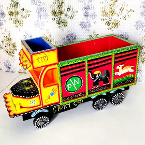 Camion en bois peint à la main, artisanat indien, décoration tendance pour la maison, de Perfect Bazaar, multicolore - Product Image 1