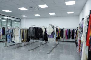 Blazer Corto de Invierno para Mujer, Fabricación Personalizada en Fábrica China con Sedex, MOQ Bajo, Servicio Personalizado, Calidad AQL 2.5, Corte Holgado Informal - Product Image 2