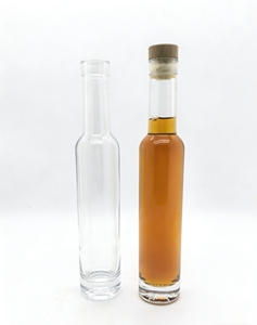 Bottiglia in Vetro Trasparente Opaco/Satinato Sottile e Alta con Tappo in Sughero per Liquori e Whisky (Varie Capacità) - Product Image 3