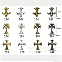 Breloques en alliage rétro punk en gros, motifs croix, cœur, étoile, fleur militaire, décorations pour nail art