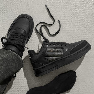 รองเท้ากีฬาลำลองพื้นหนา รุ่นใหม่ปี 2026 แฟชั่นสไตล์คู่รัก รองเท้าสเก็ตบอร์ดพร้อมระบบรองรับแรงกระแทก - Product Image 1