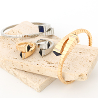 Ensemble de bijoux unisexe NYH Creative Trendy, étanche, en zircon noir, style simple, plaqué or cuivre, ensemble bague et bracelet pour couple