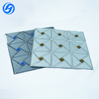 Carrelage en verre mosaïque gris effet moulin à vent, givré et miroir, avec miroir central bleu |   Décoration murale d'hôtel moderne |   Marque HUAJINDE