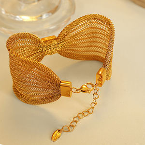 <span class=keywords><strong>Bracelet</strong></span> en acier inoxydable luxueux en <span class=keywords><strong>maille</strong></span> enveloppante en forme de cœur avec nœud papillon en cristal coloré en or 18 carats anti-ternissement imperméable pour femme Cadeau - Product Image 3
