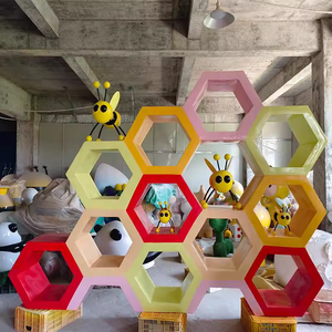 Estante de Almacenamiento Decorativo Hexagonal de Acero Inoxidable con Diseño Personalizado, Escultura de Metal Fundido y Pulido - Product Image 6