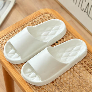 La suela del zapato, hecha de material VPC con un diseño sin costuras, es un calzado suave, duradero, transpirable y casual. - Product Image 4