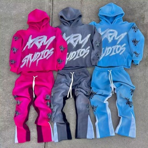 Ensemble de survêtement pour homme avec sweat à capuche et pantalon de jogging, imprimé strass personnalisé, bords bruts coupés, coupe évasée et effet empilé - Product Image 1
