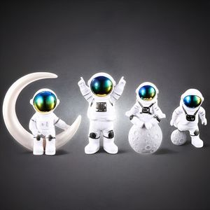 Astronaut Figurine Miniature Resin Craft Desktop Ornament Valentine'S Day Gift - Product Image 1