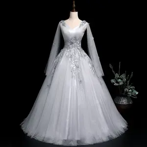 花嫁のドレスのエレガントなグレーのチュールフロアの長さ