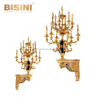 Ensemble complet de haute qualité Antique français Baroque Bronze doré chérubin et horloge de Table florale avec candélabres assortis