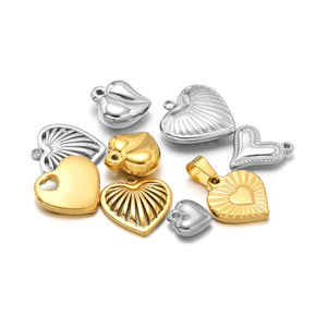 Ciondoli Artigianali di Moda Placcati in Oro a Forma di Cuore in Acciaio Inossidabile per Creazione di Collane e Bracciali - Product Image 4