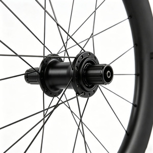 Jeu de roues de vélo de route en fibre de carbone tissée à section profonde 8MM, compatible tubeless, frein à disque Center Lock, rayons Straight-Pull - Product Image 4