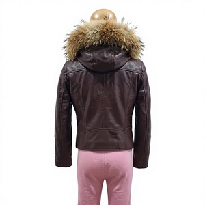 Chaqueta con Capucha Nabtay Sports para Mujer, Color Borgoña Oscuro, Cuero Genuino Teñido, Ecológica, Ligera, Completamente Forrada, con Piel Auténtica de Mapache/Zorro - Product Image 2