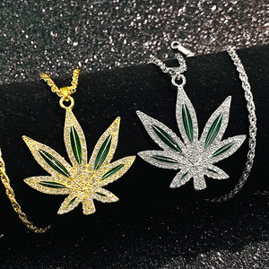 Mode diamant Hip Hop feuille <span class=keywords><strong>de</strong></span> chanvre pendentif collier glacé plaqué or alliage cristal feuille d'érable pour cadeau brin chaîne Zircon - Product Image 5