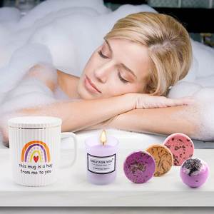 Nouveautés 2024 - Coffret cadeau de couleur violette avec chaussette en peluche, carte de vœux, bougie parfumée, boule de bain - Cadeaux uniques pour femmes pour une prompte guérison - Product Image 4
