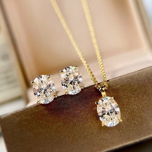 Set di Collane Geometriche Ovali per Donne, Ciondolo Minimalista con Catena, Accessorio per Outfit Quotidiani - Product Image 1