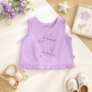 Permite a las niñas disfrutar de los días soleados con la camisa sin mangas con lazo, que ofrece comodidad de algodón suave y un look dulce y divertido. - Product Image 1