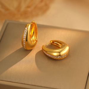 Pendientes de Botón de Cobre Estilo Europeo Americano, Chapados en Oro Real, con Incrustaciones de Diamantes Geométricos, Diseño de Lujo de Alta Gama - Product Image 4