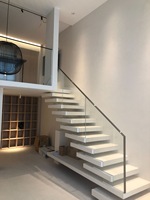 Escalier suspendu moderne en marbre pour intérieur, avec marches flottantes, pour villa de luxe sur mesure