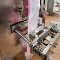 Machine à emballer les sachets de granules de thé en poudre multifonctionnelle pour l'emballage des sachets de sucre, du café et du thé.