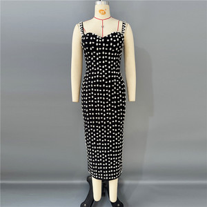 <span class=keywords><strong>Vestido</strong></span> Midi Bodycon <span class=keywords><strong>Negro</strong></span> Personalizado OEM ODM con Pedrería, Escote Corazón, Completamente Adornado con Cristales, Elegante <span class=keywords><strong>Vestido</strong></span> de Fiesta con Vendaje - Product Image 3