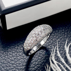 Anello F1578 in Oro Bianco con Diamante, Fede Nuziale di Lusso da Donna, Taglio Brillante Rotondo, Colore D Naturale, Peso Totale 0,5 Carati - Product Image 1