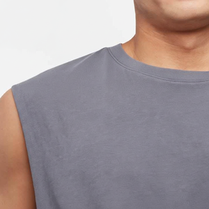 "Chaleco de hombre de cuello redondo de color sólido de algodón Camiseta sin mangas de gimnasio gris personalizada, chaleco de entrenamiento con logotipo" - Product Image 1