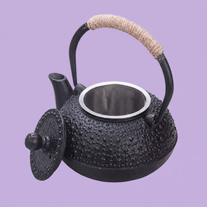 Théière en métal traditionnelle chinoise avec couvercle et poignée, design texturé noir - Product Image 1