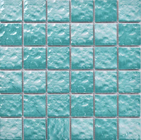 Carreau mosaïque en céramique ondulée d'eau de piscine à la maison surface convexe villa piscine à poissons carrelage mural en brique antidérapant