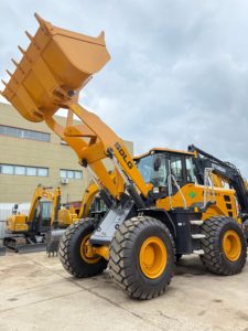 รถตักล้อยาง SDLG 956F มือสอง สภาพดี อุปกรณ์จีนสำหรับงานวางวัสดุจำนวนมากในลาน - Product Image 1