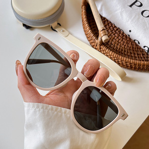 Nouvelles lunettes de soleil polarisées pliables TR de troisième génération, monture noire, verres marron agate, protection UV 100%, mode féminine, utilisation en extérieur - Product Image 3