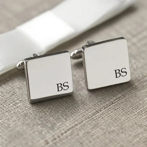 <span class=keywords><strong>Gemelli</strong></span> da <span class=keywords><strong>uomo</strong></span> di qualità di lusso da <span class=keywords><strong>uomo</strong></span> con lettere quadrate in metallo retrò <span class=keywords><strong>gemelli</strong></span> da <span class=keywords><strong>uomo</strong></span> natalizi regalo di san valentino per gli amanti - Product Image 2