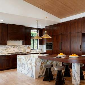 Gabinete de Cocina Blanco Moderno de Lujo Personalizado BALOM con Puertas de Panel Plano, Electrodomésticos Integrados e Isla - Product Image 2