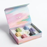 Boîte cadeau rigide personnalisée pour bougie parfumée avec couvercle magnétique, pelliculage mat, logo sérigraphié et insert en coton perlé