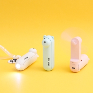 Xách Tay Mini Dễ Thương Phim Hoạt Hình Thiết Kế Mini Gấp Fan Keychain Tay Fan Keychain Với Đèn Pin Mini USB Có Thể Sạc Lại Cầm Tay Fan - Product Image 5