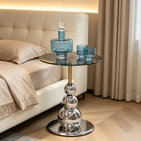 Table basse scandinave moderne en or et argent avec base sphérique en forme de gourde, plateau en verre trempé et structure métallique – Vente en gros