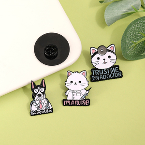 Simpatici spille per gatti con smalto per gatti giocattoli medici personalizzati in metallo smalto accessori per cani all'ingrosso spilla per infermiere - Product Image 3