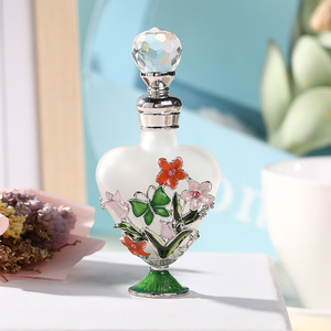 10ml Heart-Shaped Glass Perfume Bottle Butterfly and <b>Flower</b> Decals Elegant Gold-Dipped Empty for Essential Oils Decorative - Product Image 5