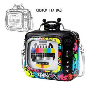 Usine de fabrication de sacs Ita personnalisés produisant des sacs à dos Ita en forme de cœur de grande taille pour Apple TV avec panneau d'insertion pour l'affichage de badges d'anime - Product Image 6