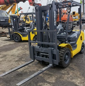 Chariot élévateur Komatsu FD30 d'occasion de qualité supérieure, 3 tonnes, diesel, avec déplaceur latéral et haute efficacité pour entrepôt, hauteur de levage 4,5 mètres - Product Image 3