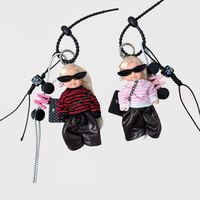 Porte-clés pendentif poupée mignonne JS avec lunettes de soleil tendance pour femme, porte-clés poupée doux et cool pour sac à main