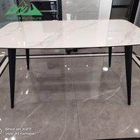 Table à manger de luxe moderne, design minimaliste, pieds en métal, meubles pour villa