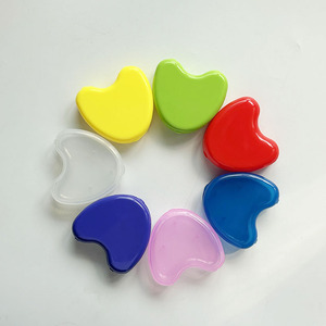 Boîte de rangement pour protège-dents en plastique transparent en forme de cœur, pour usage domestique et commercial - Product Image 1