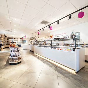 Esposizione frigorifero di panetteria su misura | Soluzioni di pasticceria | Esposizione commerciale versatile in tutto - Product Image 2