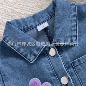 Nuovo Completo Estivo 2026 per Bambine: <span class=keywords><strong>Tuta</strong></span> in Denim Viola con Fiori e Cappello, Set di 2 Pezzi - Product Image 3