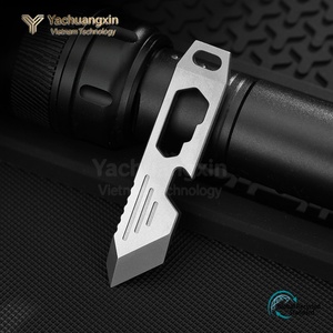 Herramienta multifuncional de aleación de titanio, cuchillo pequeño, palanca, llavero, colgante, abridor de botellas, multiusos portátil para exteriores - Product Image 4