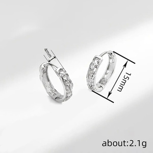 Orecchini Traforati per Donne, Eleganti Gioielli Pendenti da Indossare Ogni Giorno - Product Image 4